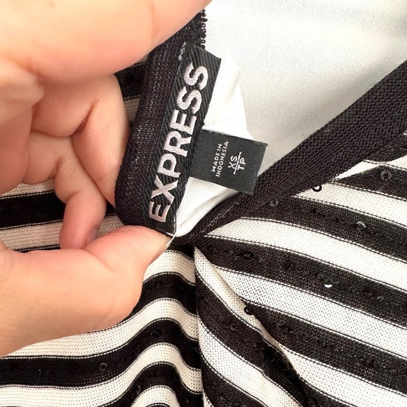 Beautiful Like New Black & White Sequins Stripe Express Dress Size XS 🖤🤍 - Picture 6 of 6